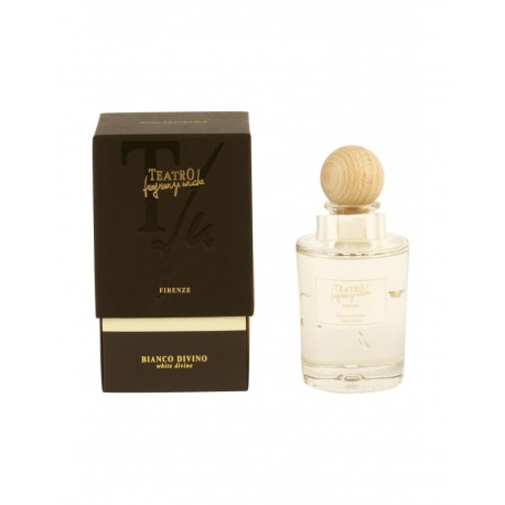 Искрящийся тонкий аромат шампанского, смешанный с легкими цветочными нектарами и мягким ароматом яблока. Идеально подходит для в